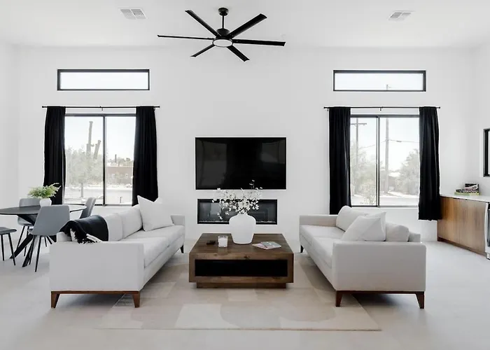 Foothills Upscale Retreat With Heated Pool Сasa de vacaciones *