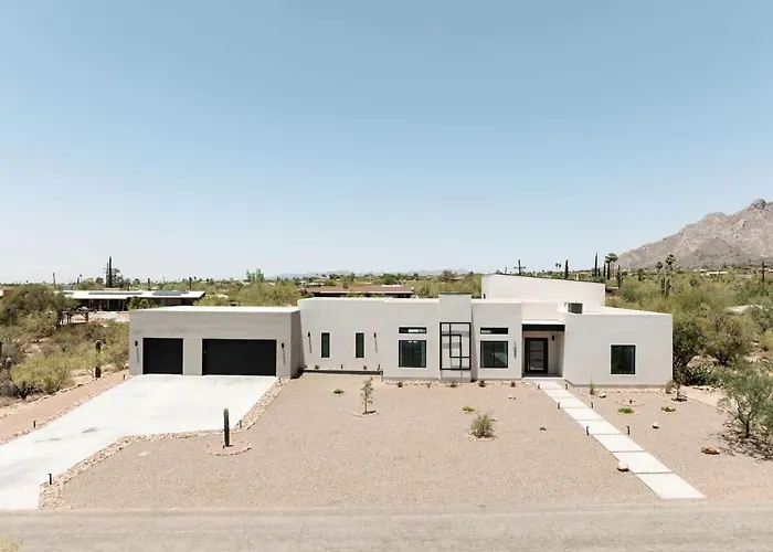 Foothills Upscale Retreat With Heated Pool Сasa de vacaciones