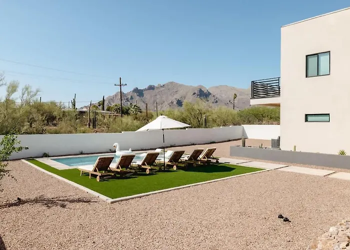 Foothills Upscale Retreat With Heated Pool Сasa de vacaciones
