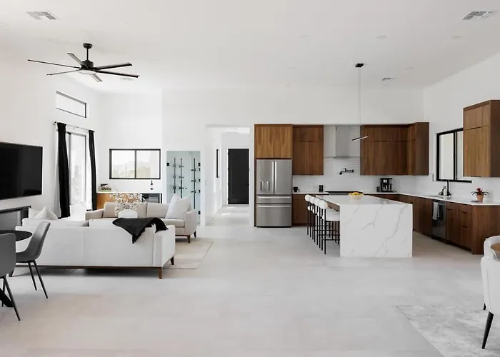 Foothills Upscale Retreat With Heated Pool Сasa de vacaciones Tucson