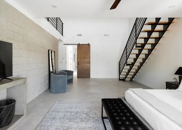 Foothills Upscale Retreat With Heated Pool Сasa de vacaciones *