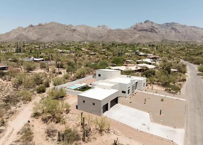 Foothills Upscale Retreat With Heated Pool